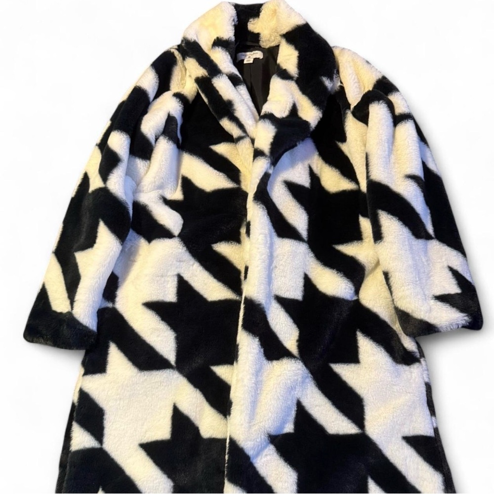 Elegant Black and White Faux Fur “Houndstooth”